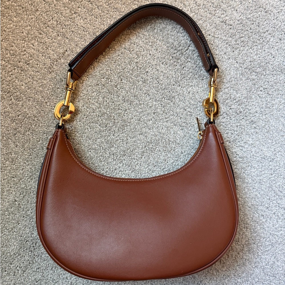 Celine Ava - image 3